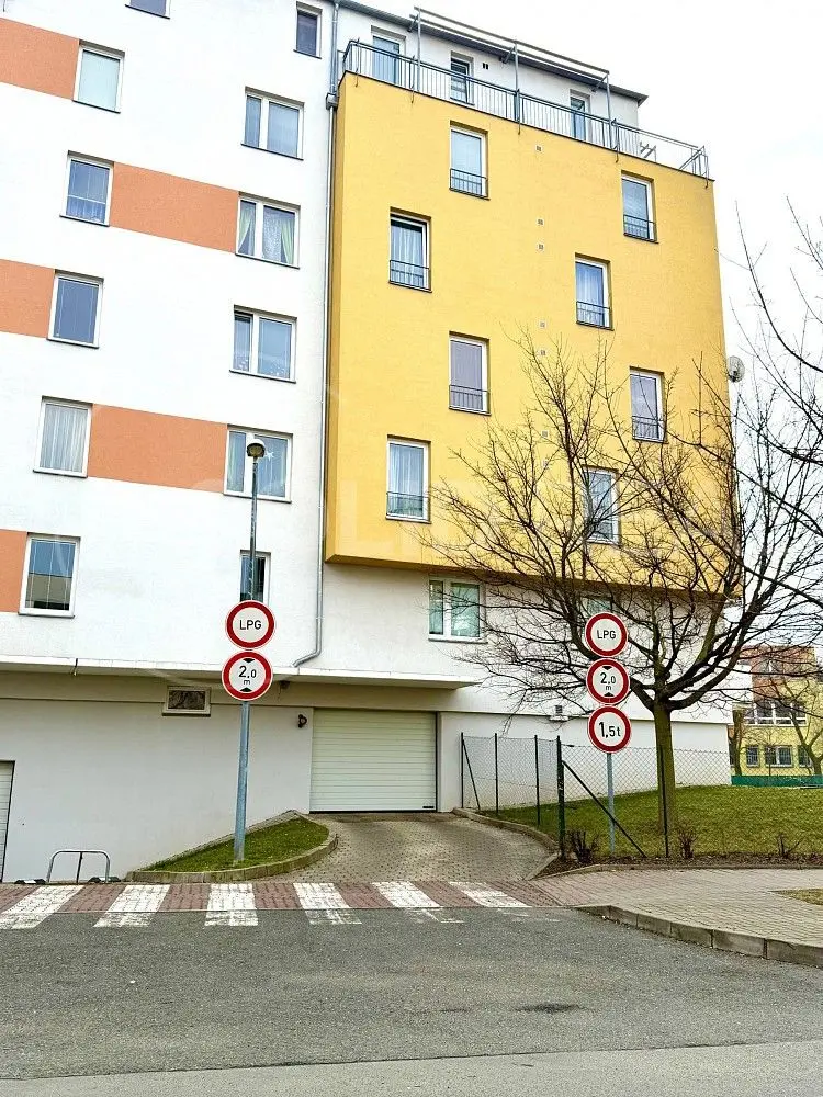 Pronájem nemovitosti 20 m², Bechyňská · Letňany