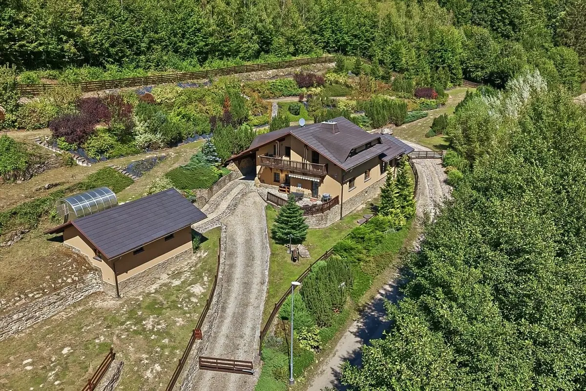 Prodej komerčního prostoru 247 m², Oskava