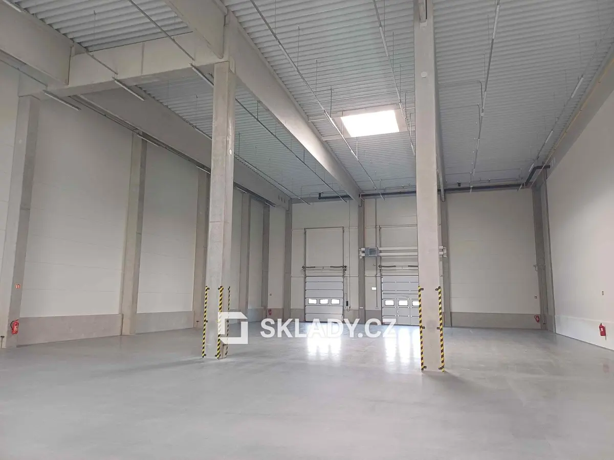 Pronájem komerčního prostoru 1282 m², V Lučinách · Dvory · Karlovy Vary